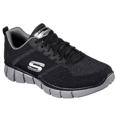 Men's shoes for playing ultimate frisbee indoors, black breathable material.
